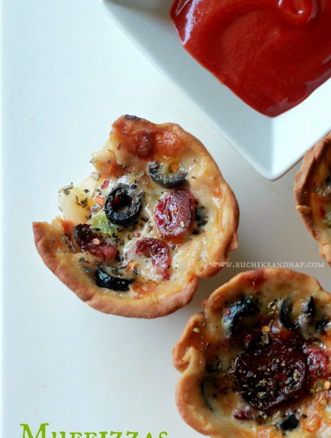Muffizzas (Muffin Shaped Thin Crust Pizzas Made from Chapathi Dough!)