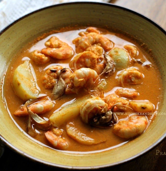 Sungta Ani Botate (Prawn & Potato Curry  ~ Mangalorean Catholic Style) + Video!