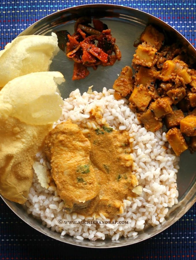 Mangalorean Plated Meal Series – Boshi# 10 – Fish Curry, Soorn Sukhen, Tendli Carrot Popai Lonche, Papdo